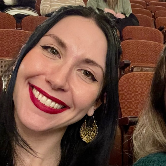 Meet your Posher, Olivia - Picture 1 of 1